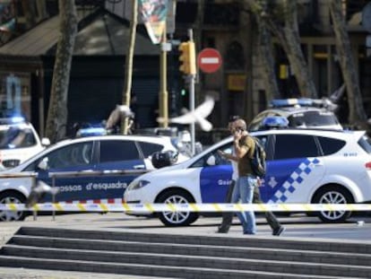 L’atac terrorista que ha deixat 14 morts i centenars de ferits a Barcelona i Cambrils té almenys cinc fronts repartits per Catalunya. Hi ha quatre detinguts