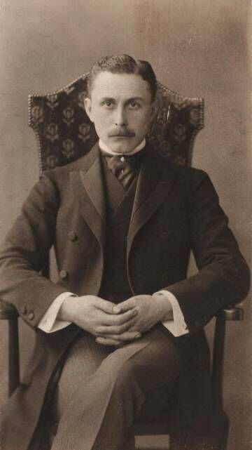 Adolf Loos, en una foto de alrededor de 1904.