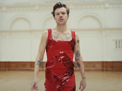 El cantante británico Harry Styles, en el vídeo de 'As It was'.