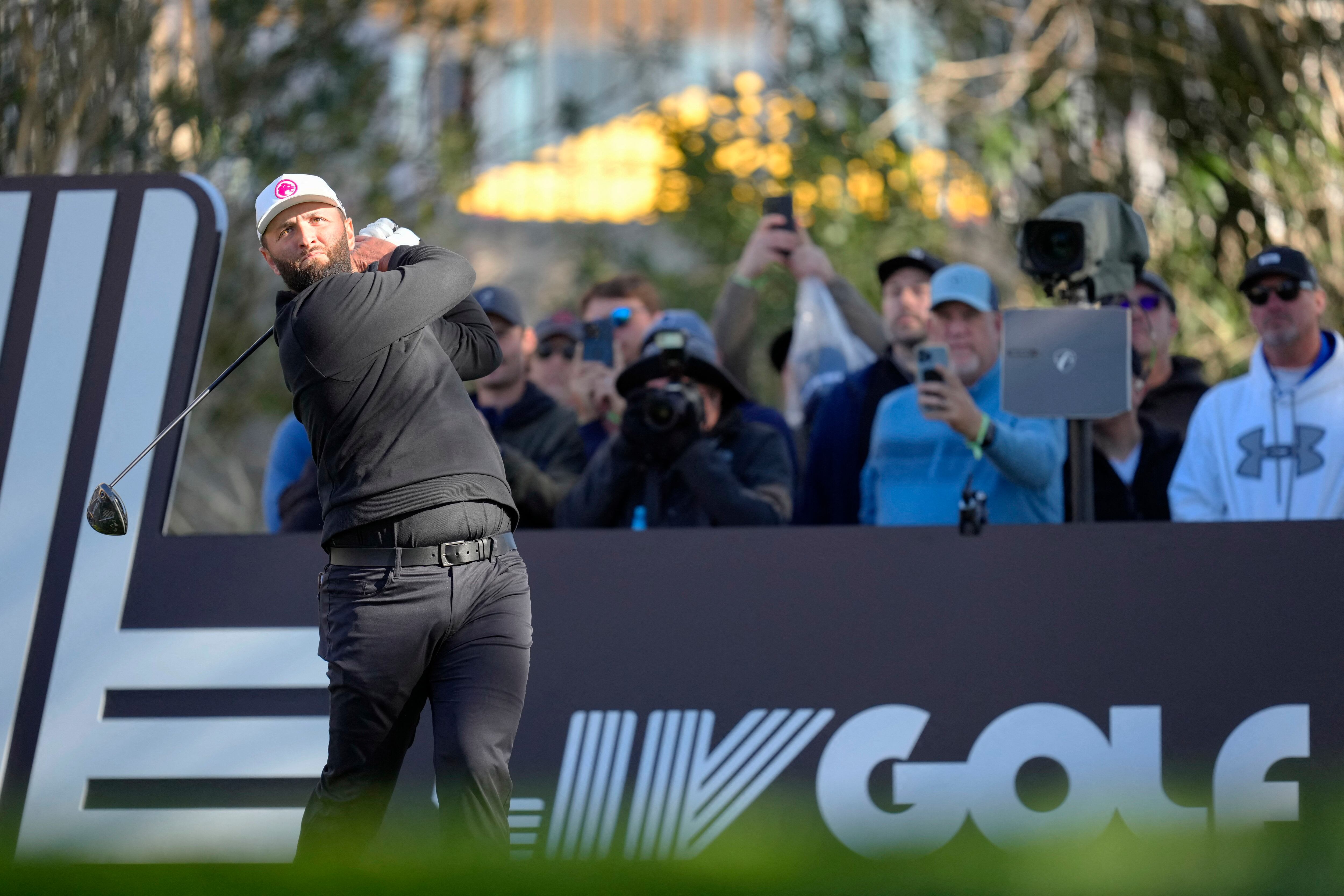 Jon Rahm en acción durante un torneo de golf en Las Vegas. 