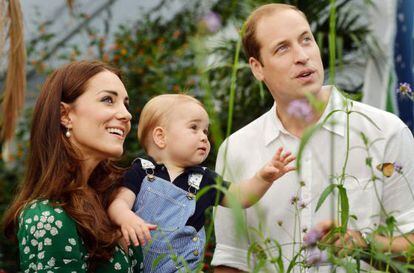 Los duques con su hijo Jorge al cumplir un año.