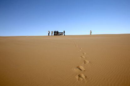 Las expediciones al desierto suelen incluir una exhibición de conducción sobre arena que encoge el estómago de los ocupantes del 4×4.