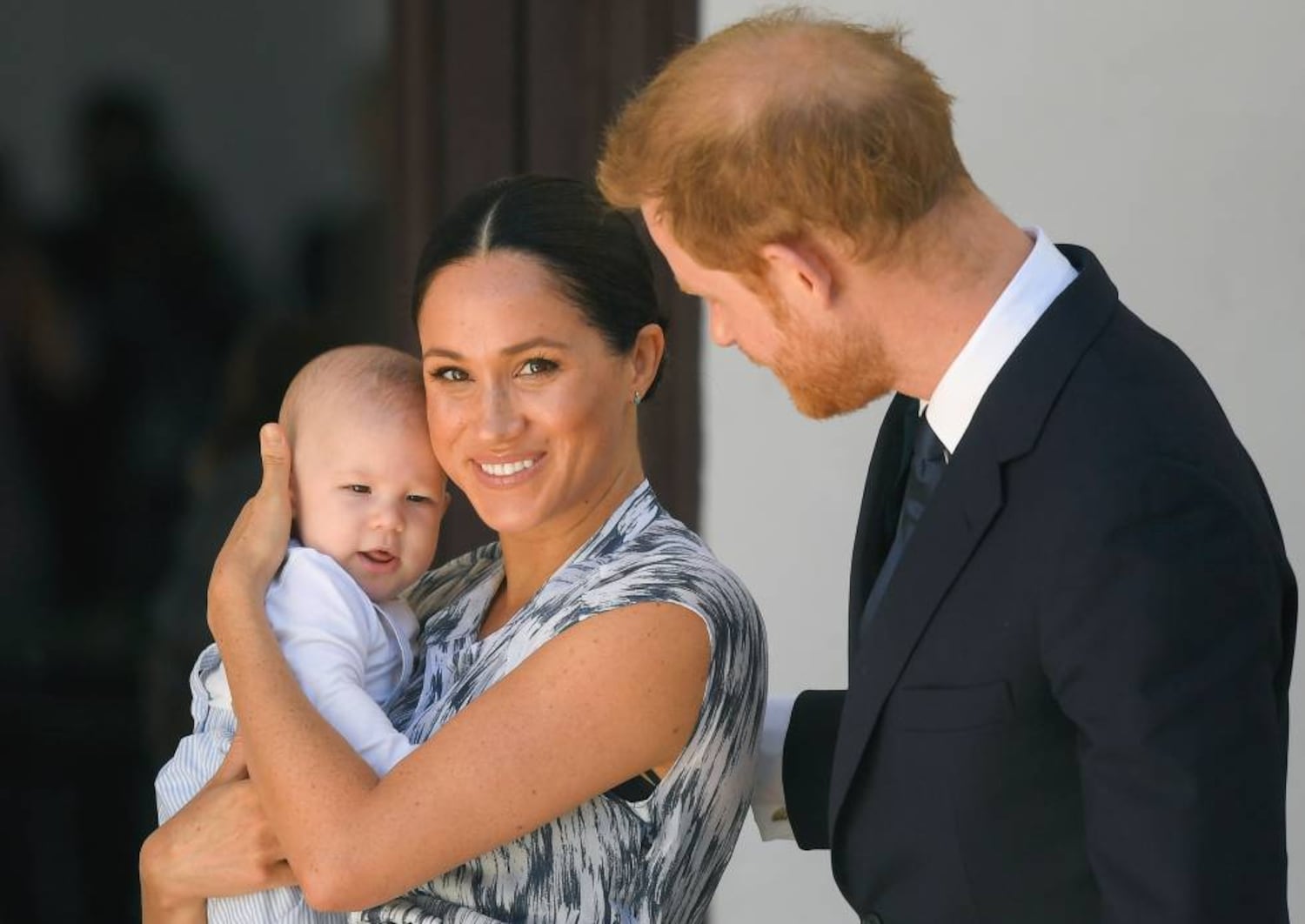 Los duques de Sussex, con su hijo Archie, en su viaje oficial a África en septiembre.