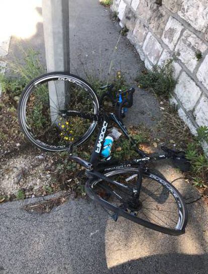 La bicicleta de Froome, destrozada.