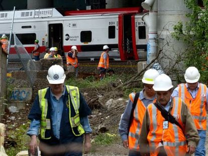 Comienzan las tareas de recogida de escombros del choque de dos trenes en Connecticut