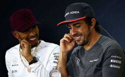 Hamilton y Fernando Alonso, en rueda de prensa.
