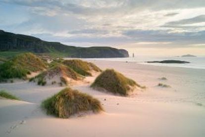 Arenales de la remota bahía de Sandwood, en Escocia.