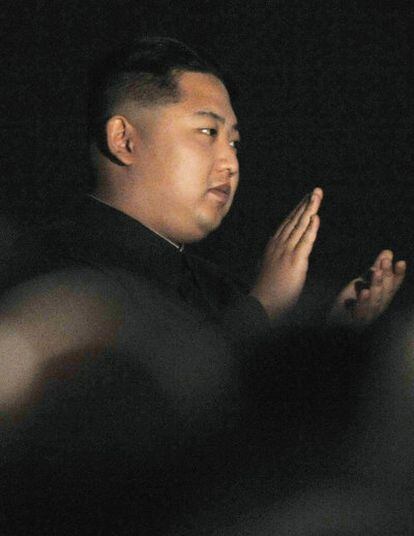 Kim Jong-un, hijo del líder norcoreano Kim Jong-il, es fotografíado hoy en Pyongyang