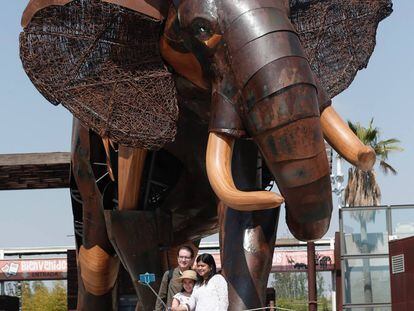 La nueva figura del Bioparc inaugurada anoche.