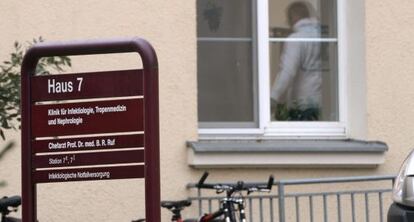 Muere un trabajador de la ONU infectado por ébola en un hospital de Leipzig (Alemania).