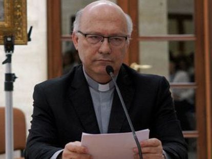 Francisco ha acusado a la Iglesia chilena de  falta de transparencia  por la destrucción de documentos en casos de abusos
