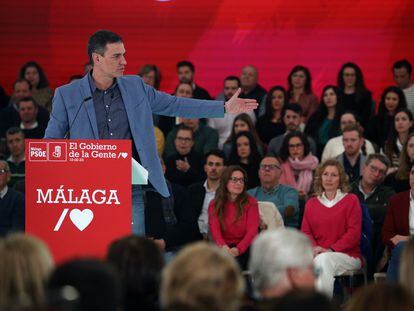 El presidente del Gobierno, Pedro Sánchez, interviene durante el acto de presentación de la candidatura del secretario general del PSOE de Málaga, Daniel Pérez.