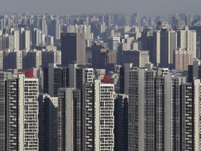 Decenas de edificios de uso residencial en Wuhan, en la provincia de Hubei (centro del pa&iacute;s).