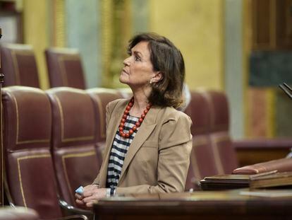 La exvicepresidenta primera del Gobierno y diputada del PSOE, Carmen Calvo, en el pleno del Congreso de este martes, en el que defendió la proposición no de ley del PSOE y el PNV para investigar los abusos sexuales en la Iglesia.