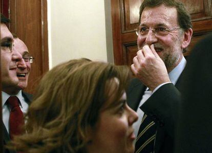El presidente del Gobierno, Mariano Rajoy junto a la vicepresidenta del ejecutivo, Soraya Sáenz de Santamaría.