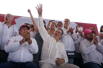 El canciller mexicano, Marcelo Ebrard, este domingo en un acto de la candidata a la gubernatura de Quintana Roo, Mara Lezama.