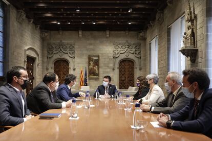 El presidente catalán, Pere Aragonès (centro), preside la reunión del Govern sobre el espionaje a independentistas.