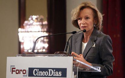 La vicepresidenta segunda del Gobierno y ministra de Economía, Elena Salgado, en el Foro Cinco Días.