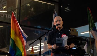 Ami Ayalon, en una manifestación contra la política de Benjamín Netanyahu, el pasado mes de abril en Haifa, en una foto cedida por el entrevistado.