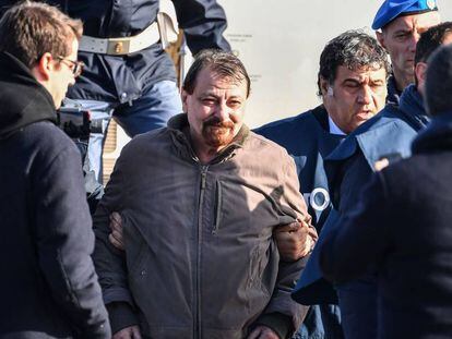 Cesare Battisti, en el aeropuerto de Ciampino, a mediados del pasado enero.