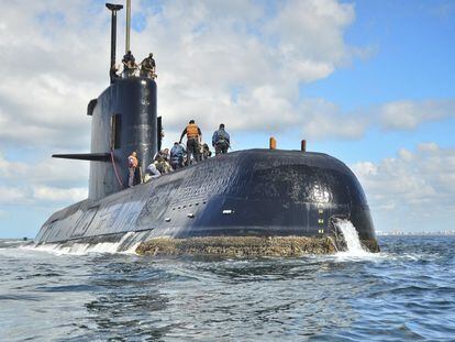 El submarino ARA San Juan, un buque diésel-eléctrico construido en Alemania, cerca de Buenos Aires, en una imagen sin datar. 