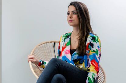 QUIÉN Raquel Vázquez Llorente, asesora jurídica en eyeWitness to Atrocities. Nació en Vitoria en 1986. Es una abogada que ha desarrollado
su carrera en el ámbito del Derecho Penal Internacional y en la aplicación de la tecnología en la defensa de los Derechos Humanos.