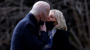 El presidente de los Estados Unidos y la primera dama, Joe y Jill Biden, en la Casa Blanca, en Washington, el pasado 29 de enero.