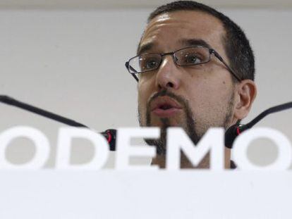 El secretario de Organizaci&oacute;n de Podemos, Sergio Pascual, durante la rueda de prensa ofrecida hoy en la sede de la formaci&oacute;n, en Madrid. 
