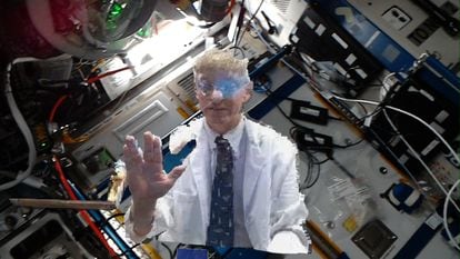 Imagen del médico Josef Schmid, trasladado holográficamente a la Estación Espacial Internacional en octubre de 2021.