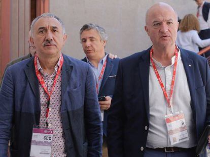 El secretario general de UGT, Pepe &Aacute;lvarez, a la izquierda, junto a Miguel &Aacute;ngel Cilleros, l&iacute;der de la federaci&oacute;n de servicios