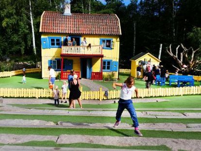 Recreación de Villa Kunterbunt, la casa de Pippi Calzaslargas, en el parque temático El mundo de Astrid Lindgren, en Vimmerby (Suecia).