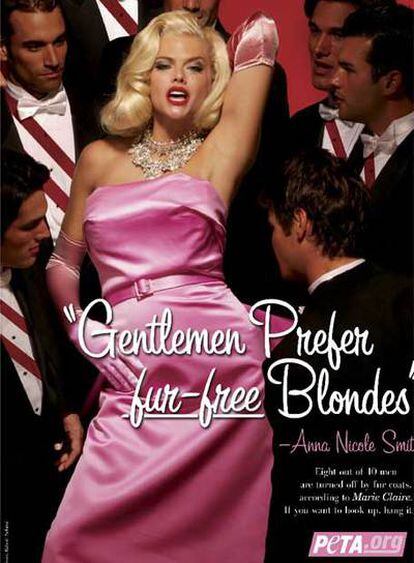 La ex modelo de PlayBoy imita a Marilyn Monroe en este cartel contra las prendas de peletería.