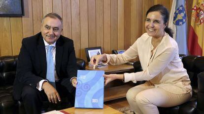 El fiscal de Galicia entrega su memoria anual a la presidenta del Parlamento