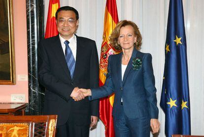 El viceprimer ministro chino con Salgado ayer en Madrid.