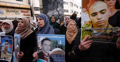 Civiles palestinos se manifiestan durante el juicio contra Elor Azaria, este miércoles en Hebrón.