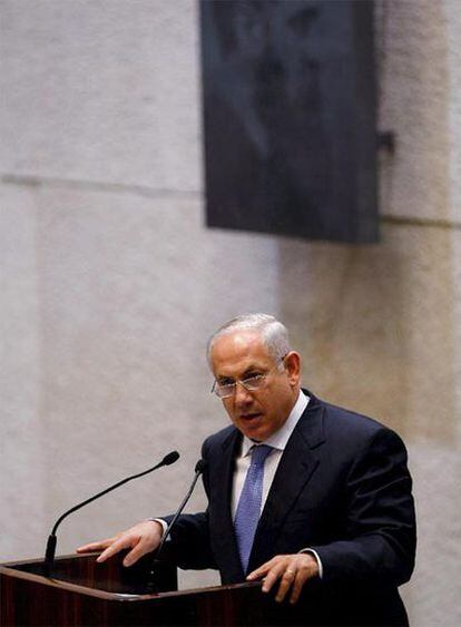 El líder del derechista partido Likud y nuevo primer ministro de Israel, Benjamín Netanyahu, pronuncia un discurso durante la ceremonia de jura del nuevo Gobierno israelí.