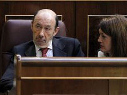 Rubalcaba acusa a Rajoy de lograr la “apoteosis” de la desigualdad