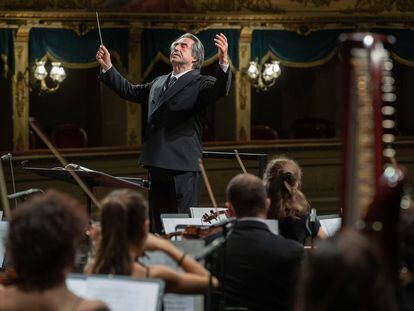 Riccardo Muti y la Orquesta Juvenil Luigi Cherubini, durante un ensayo.