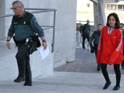 La fotoperiodista &Aacute;ngela Rios, a su entrada detenida en los juzgados.