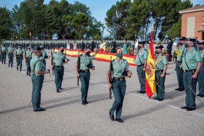 El ministro del Interior, Fernando Grande-Marlaska, presidió este miércoles la jura de bandera de la 126ª promoción de guardias en la Academia de Baeza (Jaén), la hornada con mayor porcentaje de alumnado femenino de la historia.