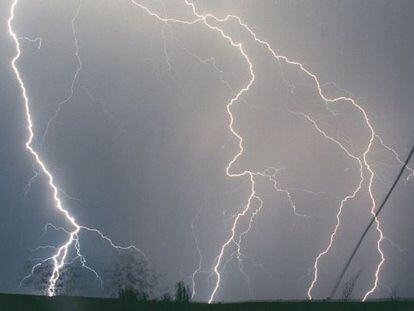 Fotografía de archivo de una tormenta eléctrica sobre Madrid.