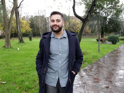 El divulgador e integrador social Inazio Nieva, que tiene parálisis cerebral, este jueves en Getxo (Vizcaya).
