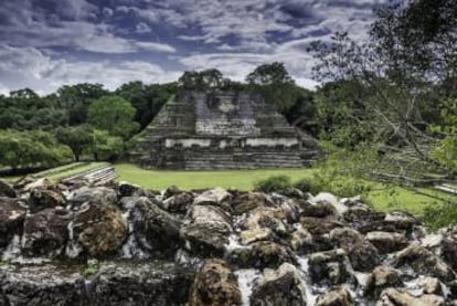 Templo de los Altares de Mampostería, en el yacimiento maya de Altun Ha, en Belice.