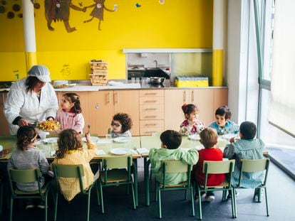 Hora del comedor de la escuela infantil Milladoiro, en el concello de Ames (A Coruña).