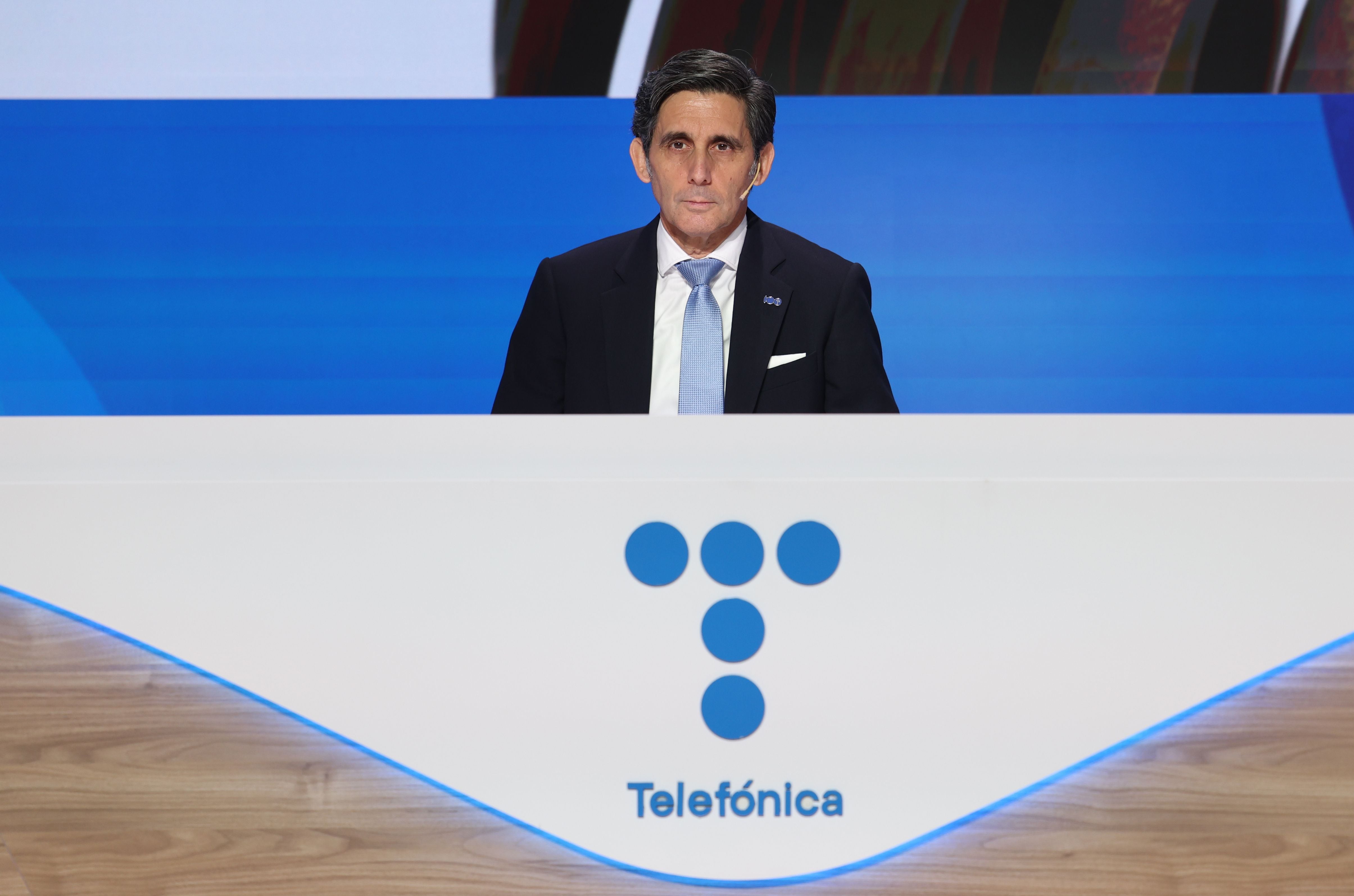 Criteria duplica su participación en Telefónica hasta el 5%, en plena ofensiva de la SEPI