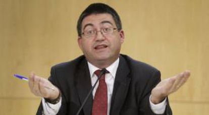 Carlos Sánchez, concejal de Economía, en una rueda de prensa.