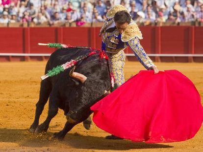 El Cid durante la faena a su primer toro. 