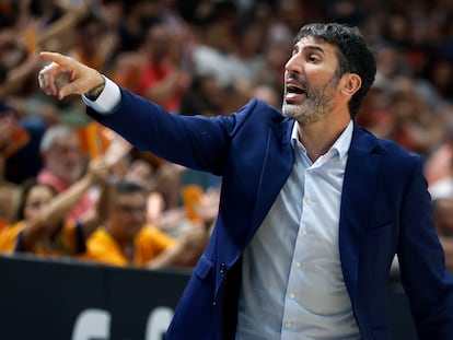 Alex Mumbrú, durante un partido del Valencia Basket en la Fonteta.