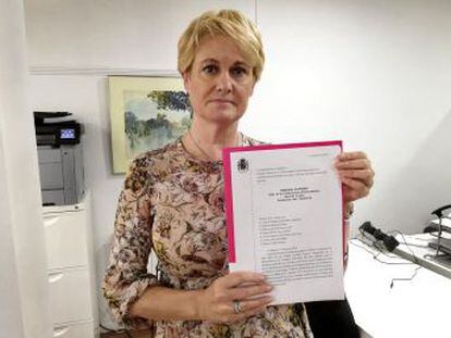 Ángela González, víctima de malos tratos, pide justicia desde hace 15 años. El maltratador mató a la niña en una visita acordada por el juez