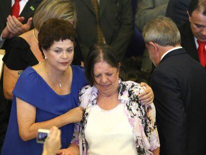Romeu, entre Rousseff y Lula durante la entrega del premio a los Derechos Humanos de 2009.